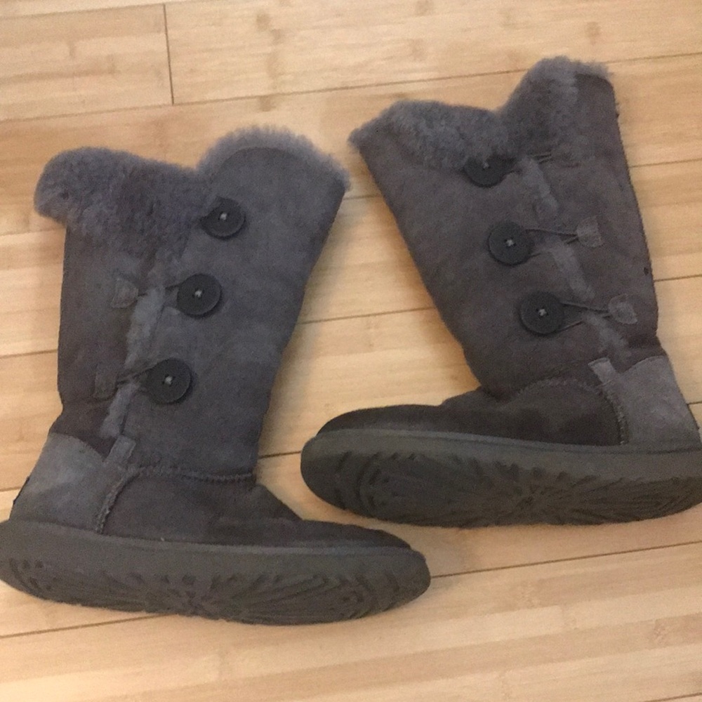Ugg Bailey Button Triplet Gray Size 7 - image 1
